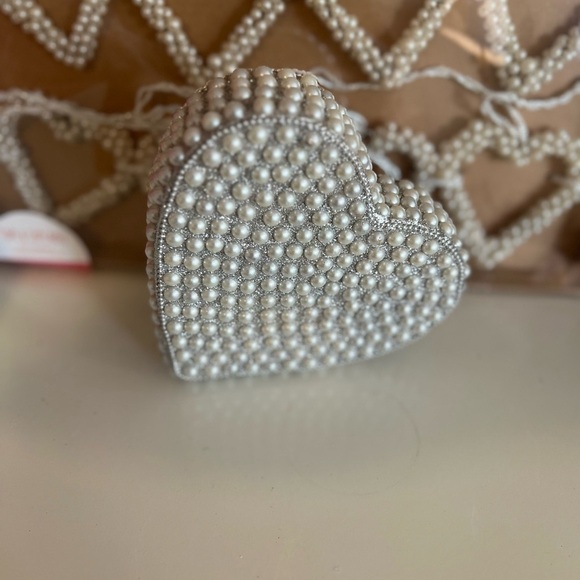 Elegant Pearl Heart Decor - Romantic Accent Piece - Picture 4 of 9